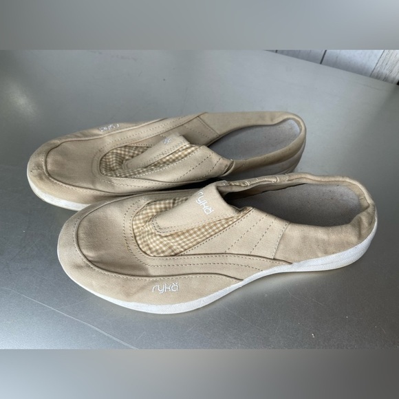 Ryka Shoes Womens Sz 9.5 Low Top Slip On Comfort Roubd Toe Flat Tan Cream - Picture 1 of 7